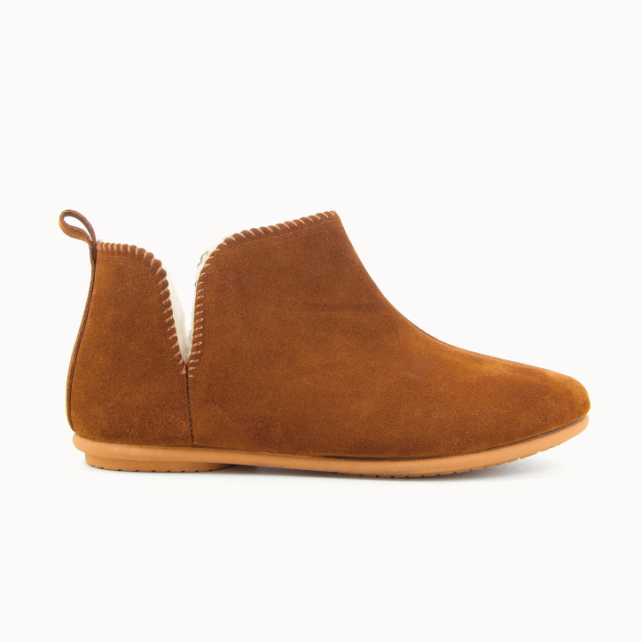 NORY women’s slipper in whisky leather, wool lined — side view | Soir & Matin