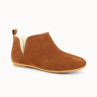 NORY women’s slipper in whisky leather, wool lined — 3/4 view | Soir & Matin