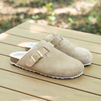 SALOMÉ women’s clog slipper in caffè latte leather with wool lining — handcrafted in Spain | Soir & Matin