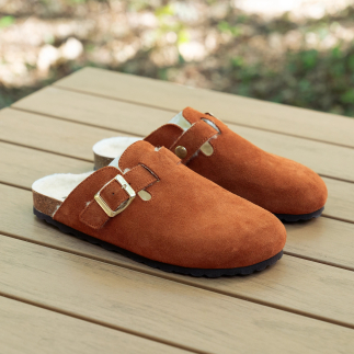 SALOMÉ women’s clog slipper in whisky leather with wool lining — handcrafted in Spain | Soir & Matin