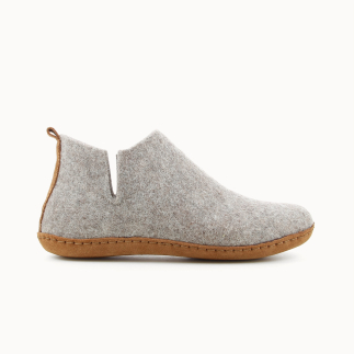 Chausson femme MIYOSHI en feutre de laine taupe — vue de profil | Soir & Matin