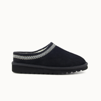 RÉVA women’s mule slipper in black leather, wool lined — side view | Soir & Matin