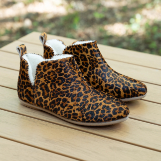 LÉONIE women’s slipper in leopard calf-hair leather with wool lining — handcrafted in Spain | Soir & Matin