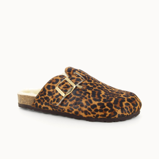 Chausson Sabot femme NAMIBIE cuir poils motif léopard, doublé laine — vue 3/4 | Soir & Matin