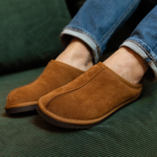 Chausson homme MANU cuir whisky, doublure laine — zoom matière | Soir & Matin