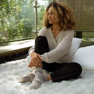 Women’s clog slipper in taupe wool felt — worn view: artisanal comfort and elegance | Soir & Matin