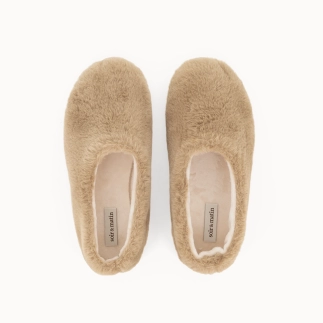 Chausson femme ROMANE en textile fausse fourrure camel — vue de dessus | Soir & Matin