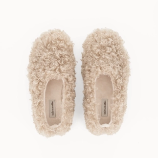 Chausson femme ELLA en textile bouclette camel — vue de dessus | Soir & Matin