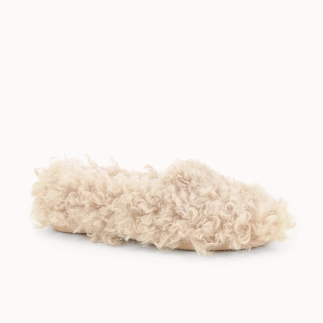 Chausson femme ELLA en textile bouclette camel — vue 3/4 | Soir & Matin