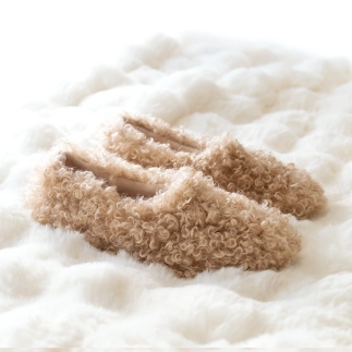 Chausson femme ELLA en textile bouclé camel — fait main en Espagne | Soir & Matin