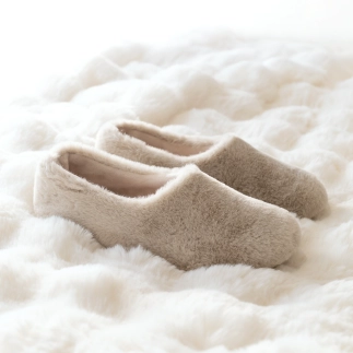 Women’s slippers Romane in taupe faux fur fabric — handmade in Spain | Soir & Matin