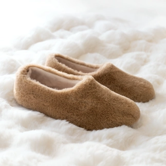 Women’s slippers Romane in camel faux fur fabric — handmade in Spain | Soir & Matin