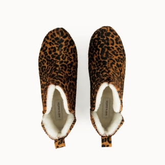 Chausson femme LÉONIE en cuir façon poils motif léopard, doublé laine — vue de dessus | Soir & Matin