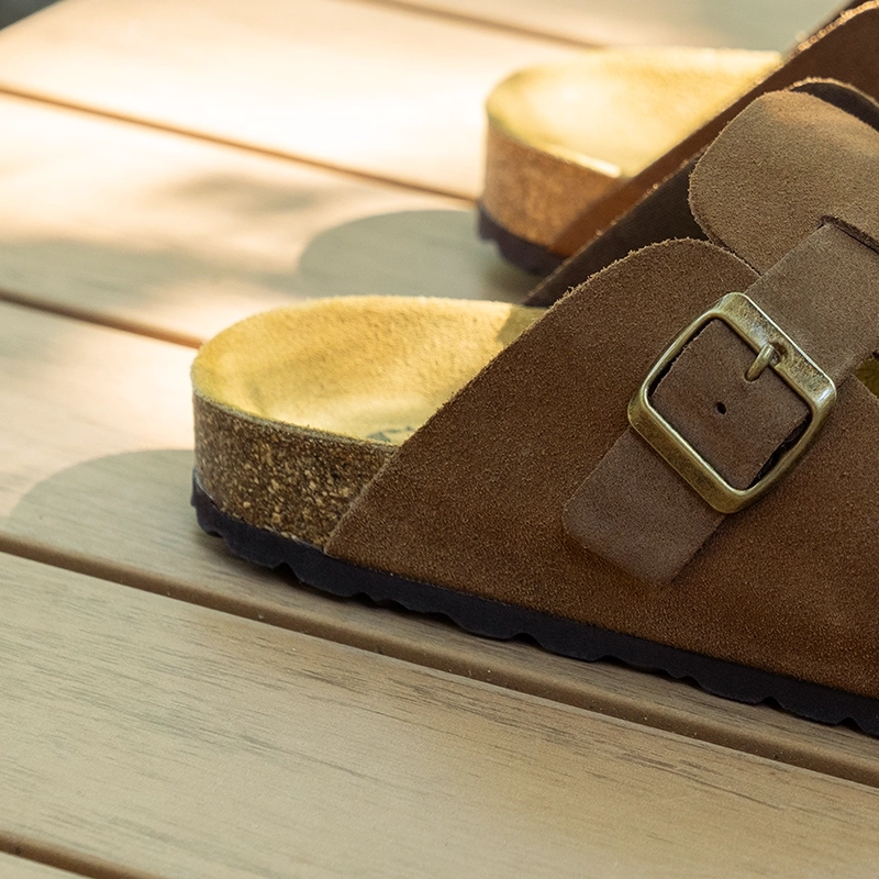 Soir & Matin | La marque choisit des supports ergonomiques et souples comme le cuir, le caoutchouc et le liège, favorisant le confort du mouvement